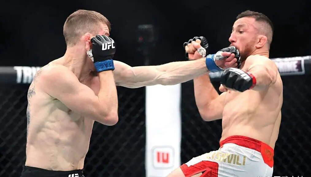 险些KO对, 次成功摔倒, 摔攻势